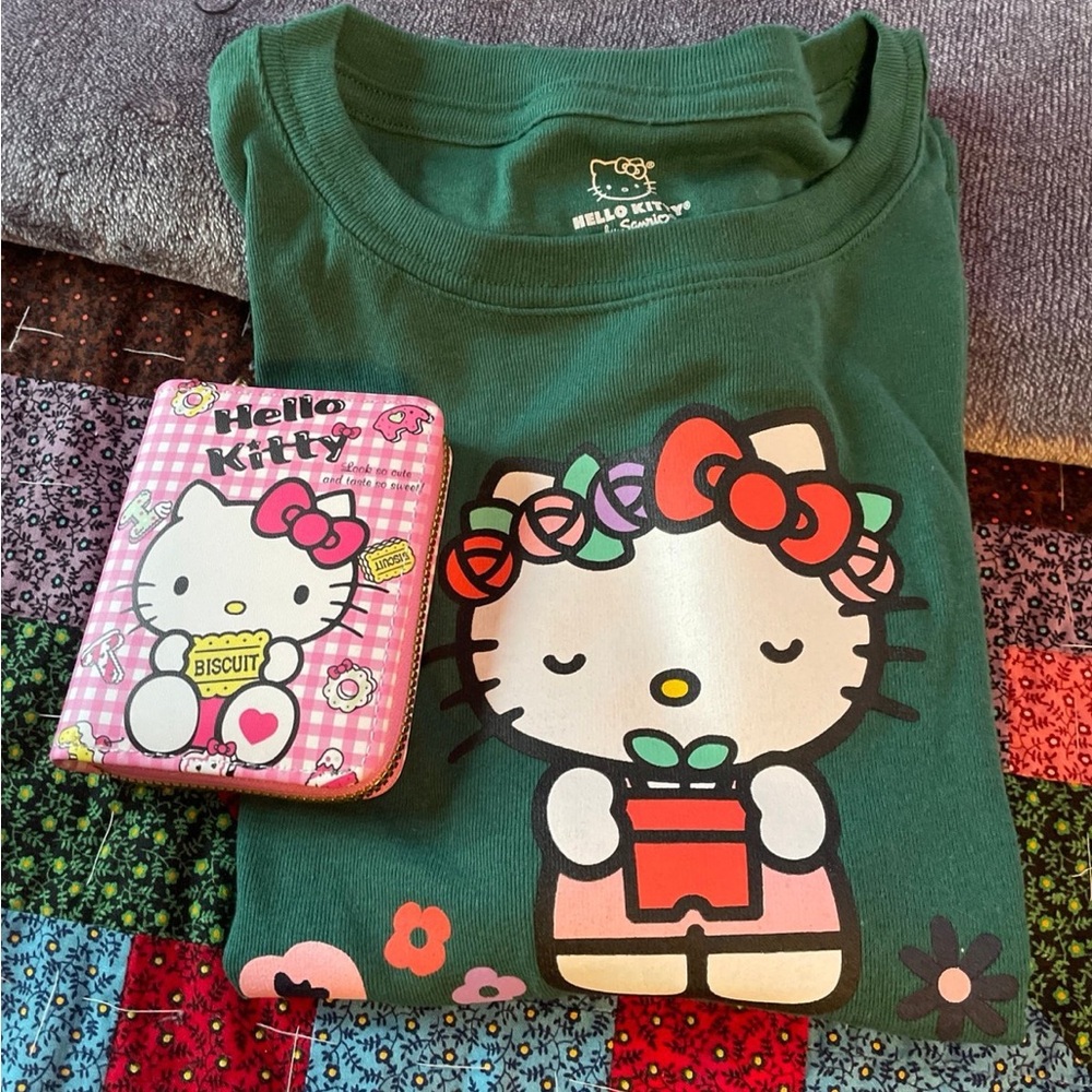 Hello Kitty T-shirt and wallet